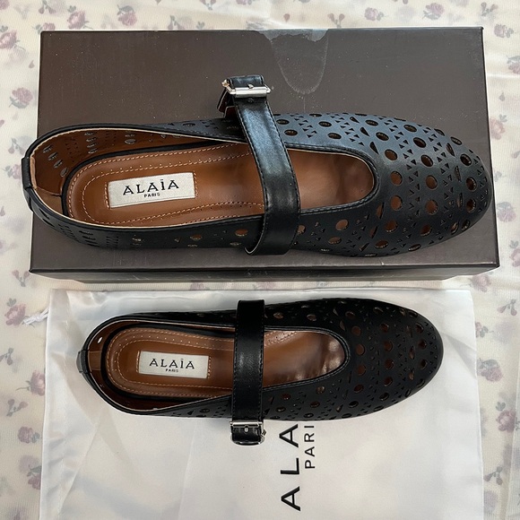 Alaia Shoes - Alaïa Black Leather Hollow Ballet Flats